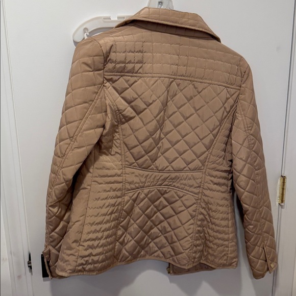 Cream and Gold Jacket with Elegant Design - Picture 7 of 7